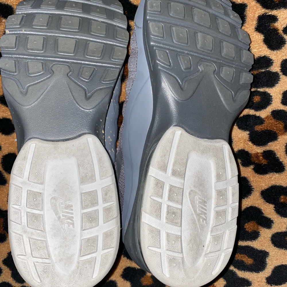 Nike shoes - Picture 3 of 4